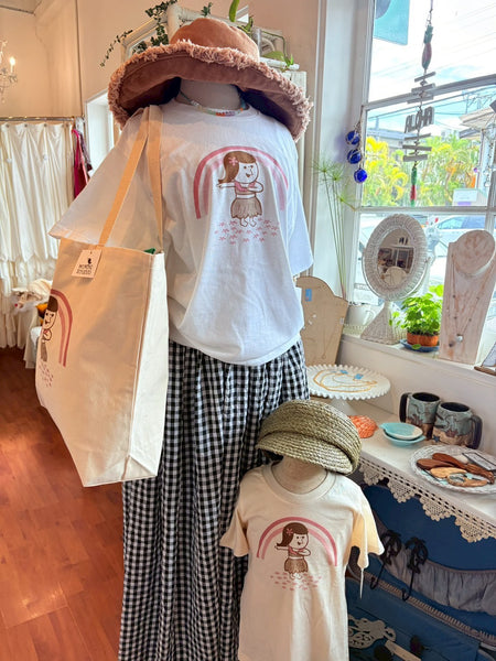 Wimini Studio Hula Girl  T-Shirt