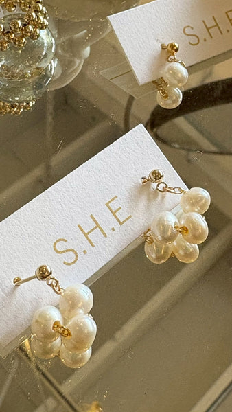 S.H.E Pearl Earrings